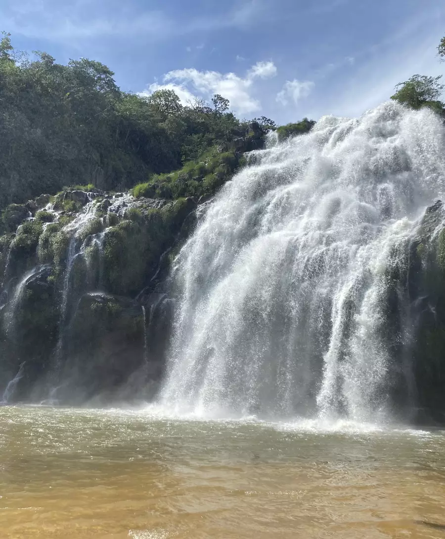 Cachoeira Maria Augusta, com as duas quedas e a prainha, na Serra da Canastra